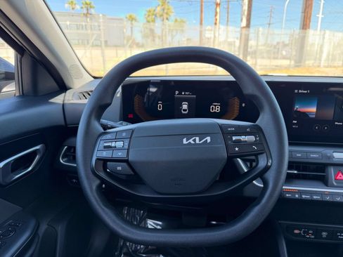 Used 2025 Kia K4 FWD image 33