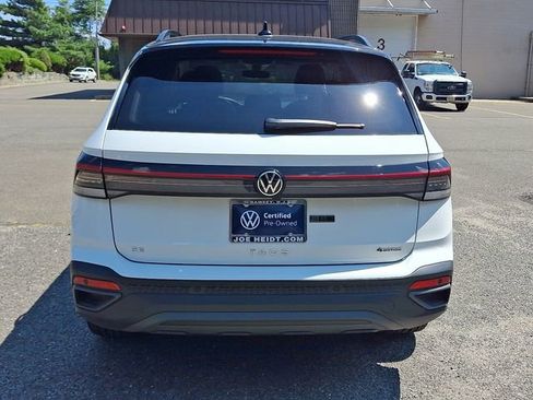 Certified 2025 Volkswagen Taos SE image 9