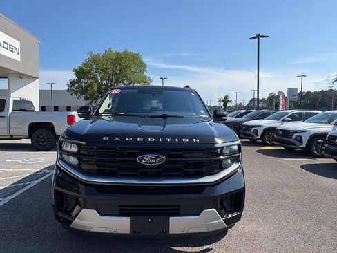 Used 2025 Ford Expedition Platinum AWD/4WD image 4