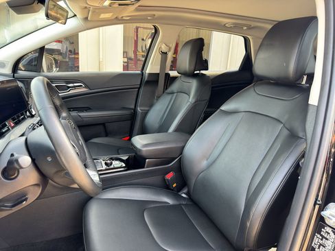 Used 2025 Kia Sportage SX FWD image 11