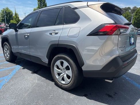 Used 2019 Toyota RAV4 LE FWD image 8