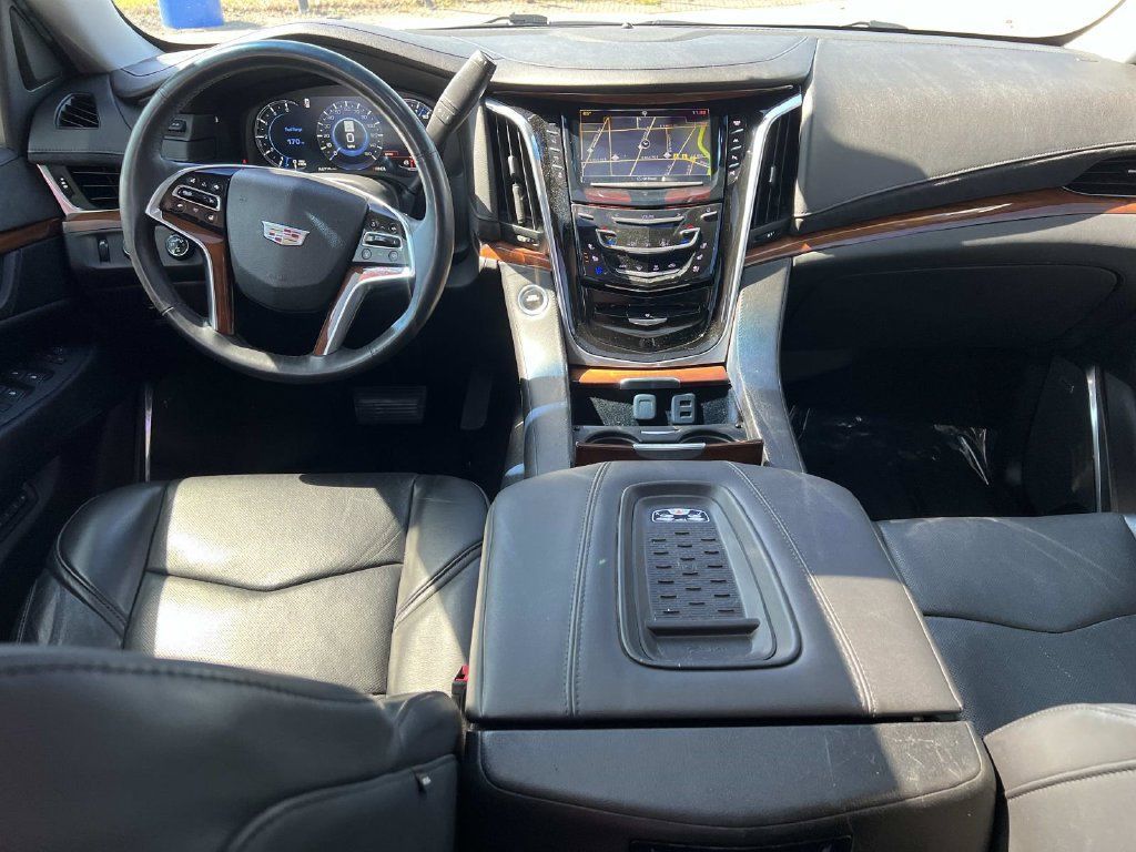 Used 2017 Cadillac Escalade Premium Luxury AWD/4WD image 12