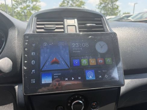 Used 2016 Nissan Versa SV FWD image 16
