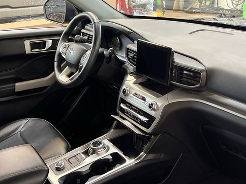 Used 2022 Ford Explorer XLT w/ Equipment Group 202A image 27