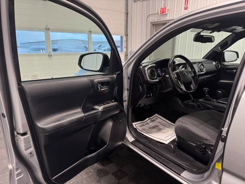 Used 2016 Toyota Tacoma TRD Off-Road image 7