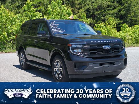 Certified 2025 Ford Expedition Active RWD image 1