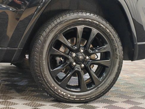 Used 2019 Jeep Grand Cherokee Altitude AWD/4WD image 61