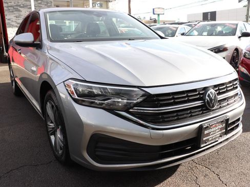 Used 2024 Volkswagen Jetta SE FWD image 7
