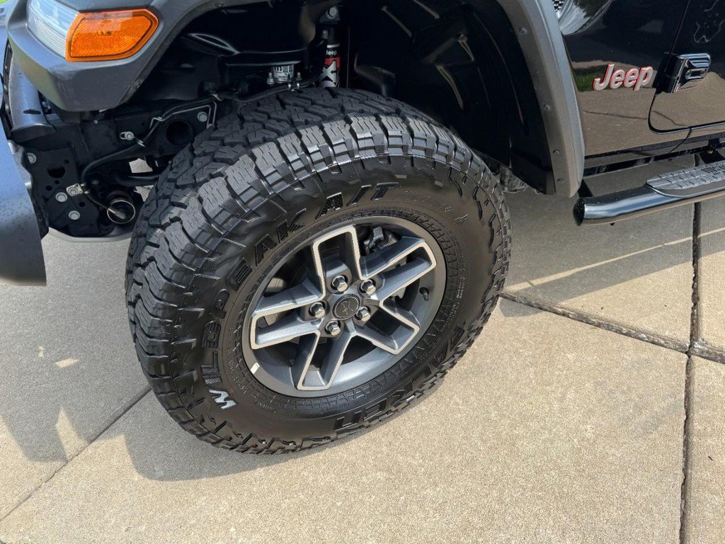 Used 2026 Jeep Gladiator Mojave AWD/4WD image 4