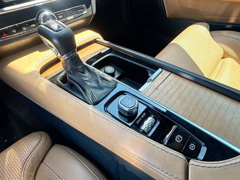 Used 2018 Volvo S90 T6 Inscription w/ Convenience Package image 17