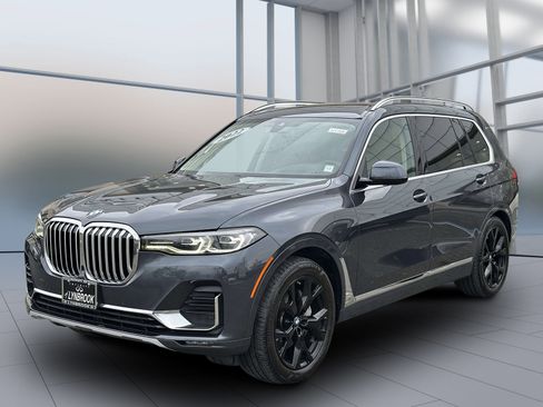Used 2022 BMW X7 xDrive40i w/ Premium Package image 3