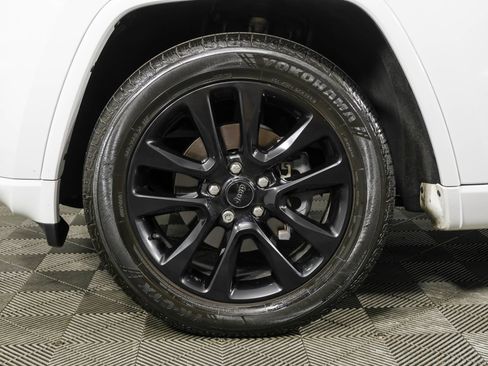 Used 2019 Jeep Grand Cherokee Altitude RWD image 22