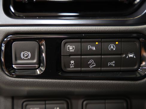 New 2026 GMC Yukon XL AT4 w/ AT4 Premium Plus Package AWD/4WD image 36