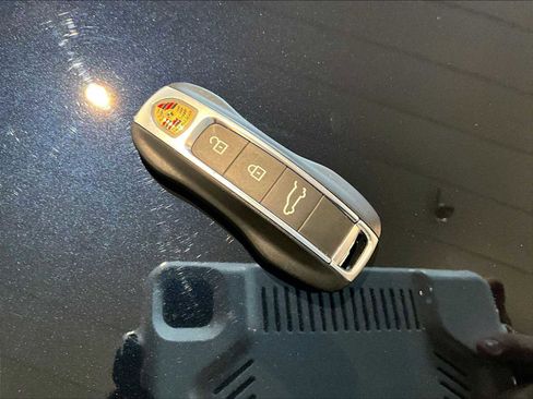 Used 2023 Porsche Cayenne Turbo S image 36