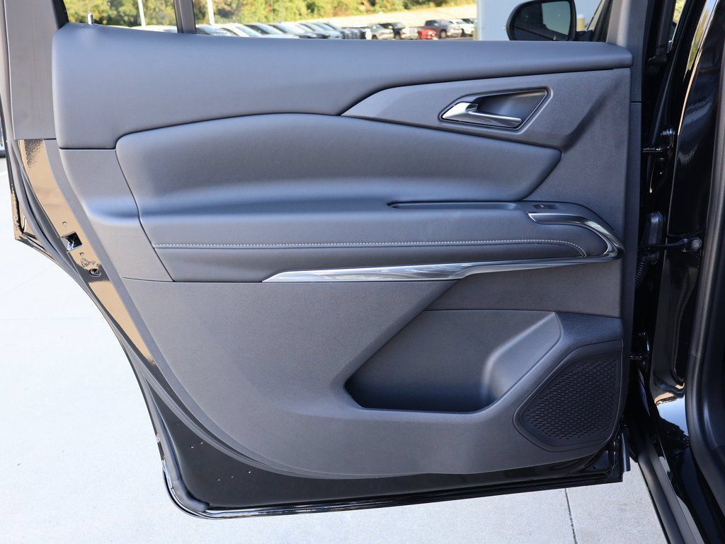 New 2026 Chevrolet Traverse LT w/ Driver Confidence Package FWD image 24