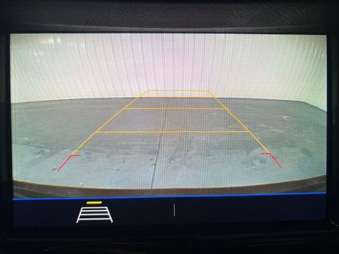 Used 2020 Chevrolet Trax LT w/ LT Convenience Package image 9