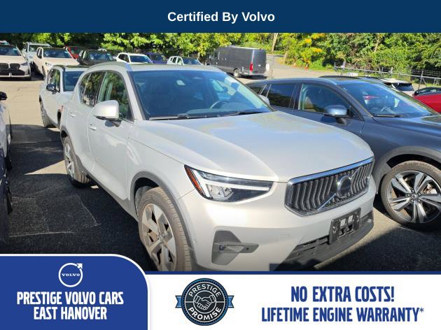 Used 2025 Volvo XC40 B5 Plus AWD/4WD image 1