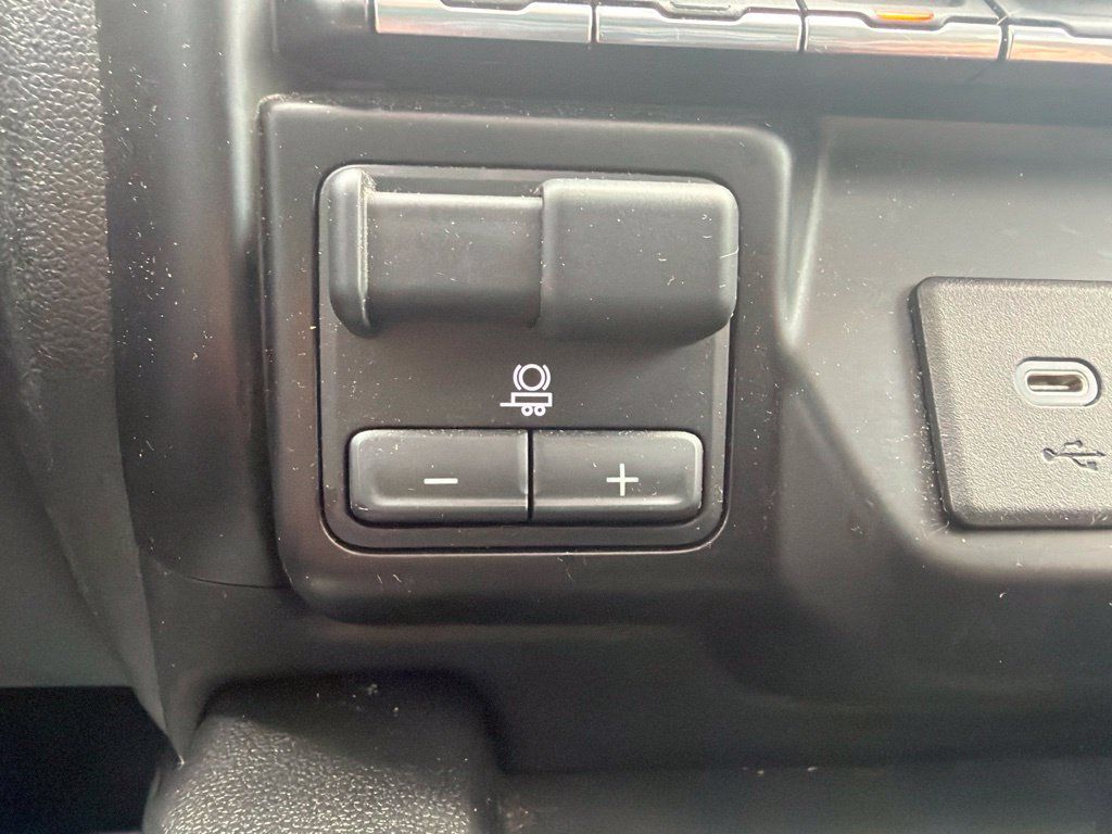 Used 2023 GMC Sierra 3500 Denali w/ Denali Ultimate Package AWD/4WD image 30