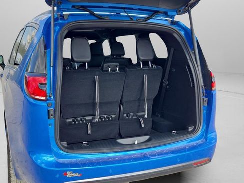 New 2026 Chrysler Pacifica Select image 25