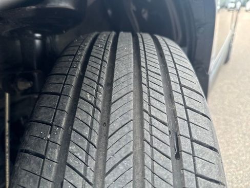 Used 2025 Toyota Corolla Cross LE w/ Moonroof Package image 41