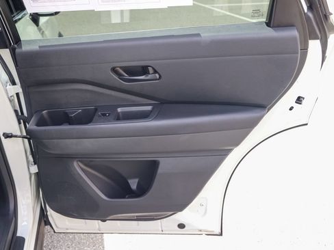 Used 2024 Nissan Pathfinder S FWD image 19