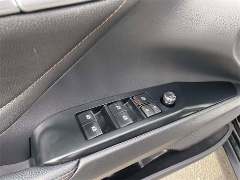 Used 2018 Toyota Camry XLE image 18