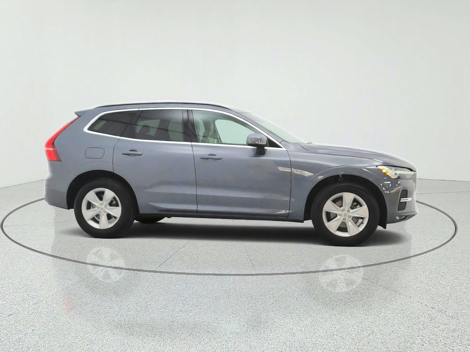 Used 2022 Volvo XC60 B5 Momentum AWD/4WD image 4