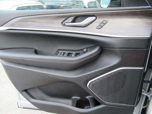 New 2026 Jeep Grand Cherokee L Limited RWD image 20