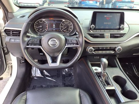 Used 2020 Nissan Altima 2.5 SR FWD image 11