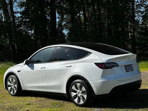Used 2020 Tesla Model Y Long Range AWD/4WD image 7