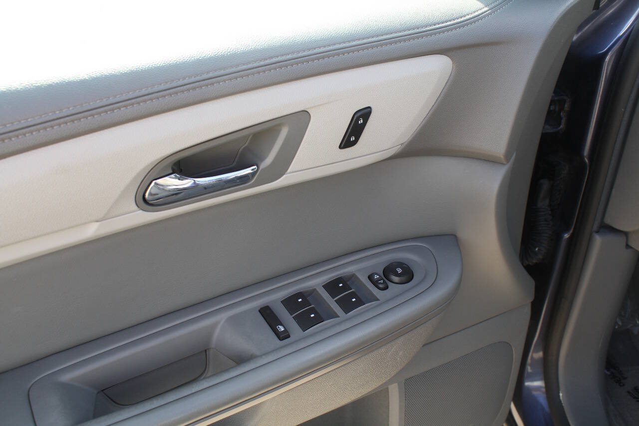 Used 2014 Chevrolet Traverse LS FWD image 10