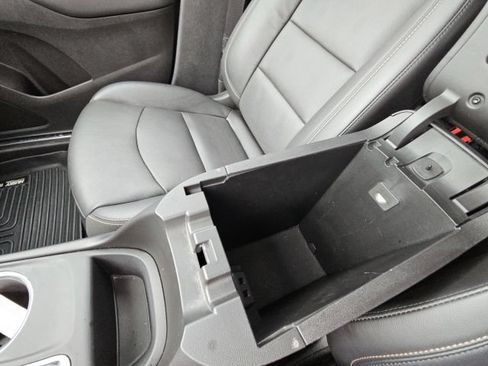 Used 2018 Chevrolet Equinox Premier FWD image 29