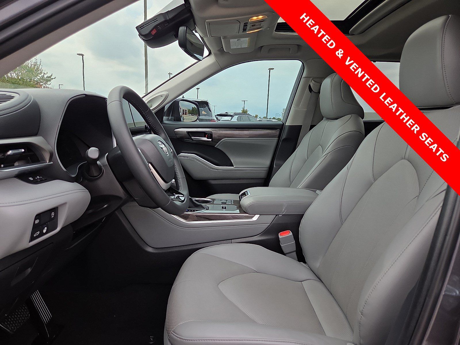 Used 2025 Toyota Highlander Limited FWD image 17