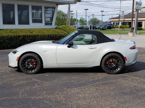 Used 2019 MAZDA MX-5 Miata Club w/ Brembo/BBS Recaro Package RWD image 2