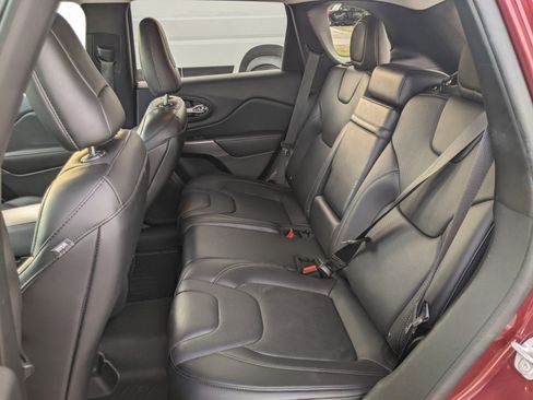 Used 2019 Jeep Cherokee Limited image 11