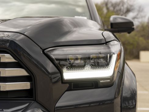 Used 2025 Toyota 4Runner Limited AWD/4WD image 11