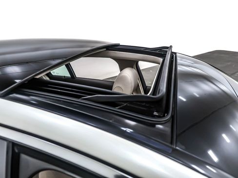 Used 2015 Mercedes-Benz C 300 Sedan image 21