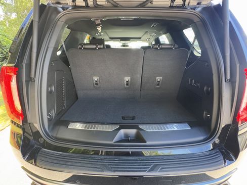 Used 2023 GMC Yukon AT4 w/ Technology Package image 4