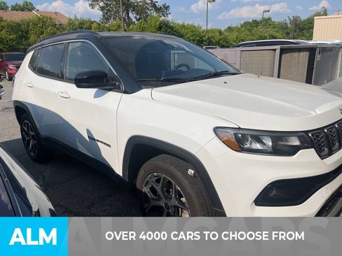Used 2025 Jeep Compass Limited AWD/4WD image 2
