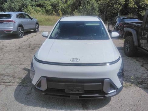 Used 2024 Hyundai Kona SEL FWD image 2