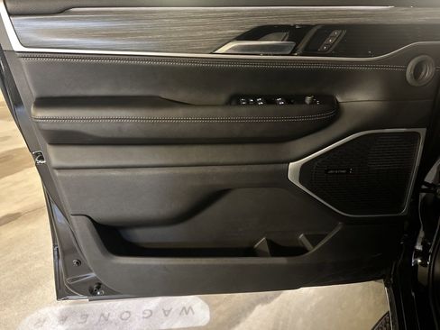 New 2024 Jeep Wagoneer L Series II w/ Flexible Seating Group image 8