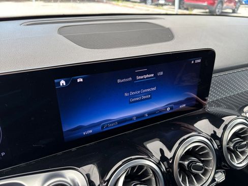 Used 2025 Mercedes-Benz GLB 250 image 21