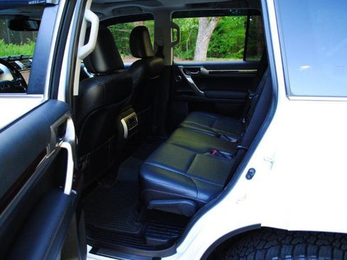 Used 2016 Lexus GX 460 Luxury w/ Preferred Accessory Package image 6