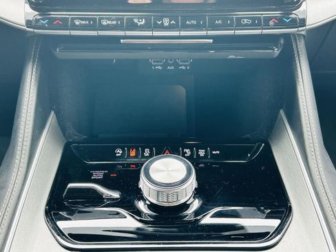 Used 2025 Jeep Wagoneer Series II image 25