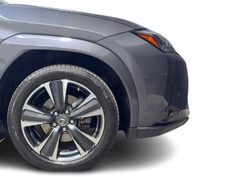 Used 2022 Lexus UX 200 w/ Premium Package image 8