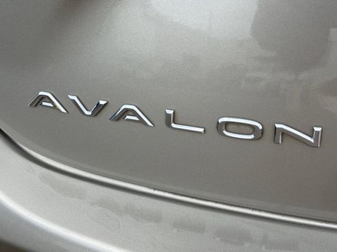 Used 2016 Toyota Avalon XLE Premium image 29