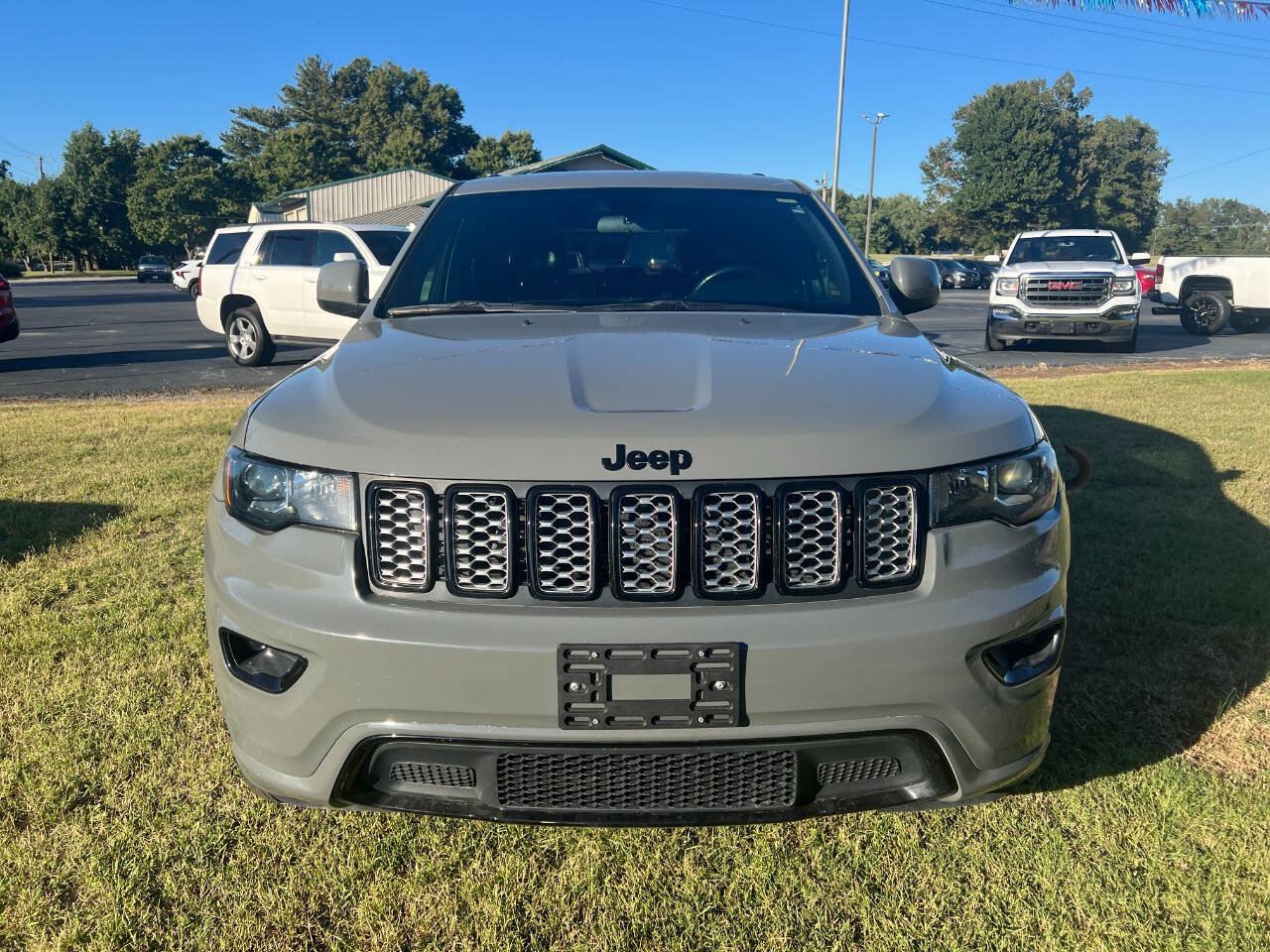 Used 2021 Jeep Grand Cherokee Laredo X RWD image 2