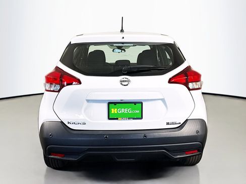 Used 2020 Nissan Kicks S image 8