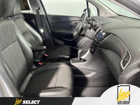 Used 2018 Chevrolet Trax LT w/ LT Convenience Package AWD/4WD image 18