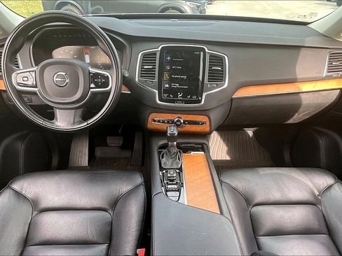 Used 2021 Volvo XC90 T6 Momentum w/ Climate Package image 7